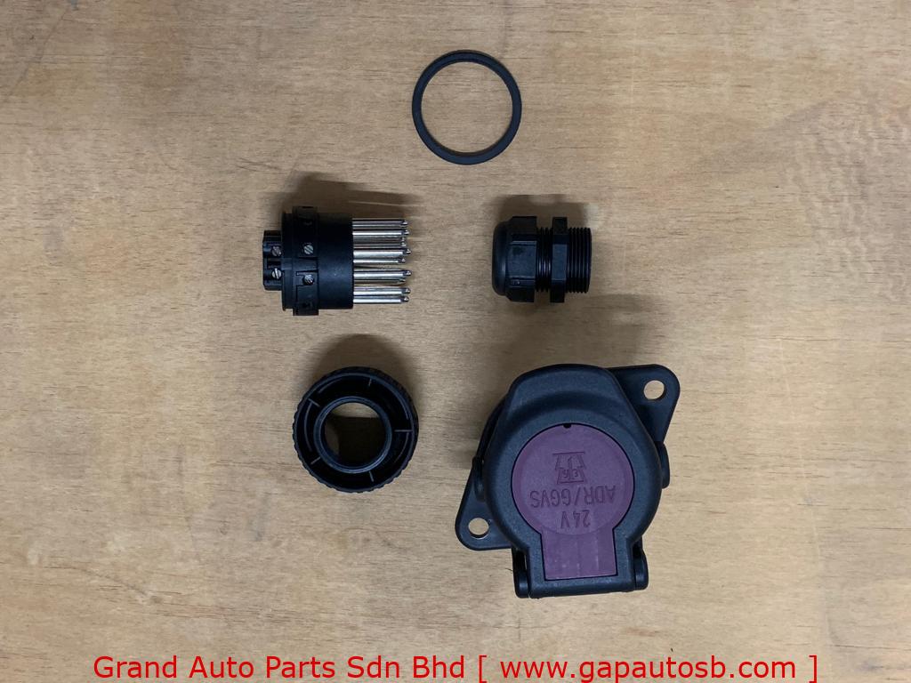 Universal Parts 3 141053 – 15 PIN CONNECT SOCKET ADR