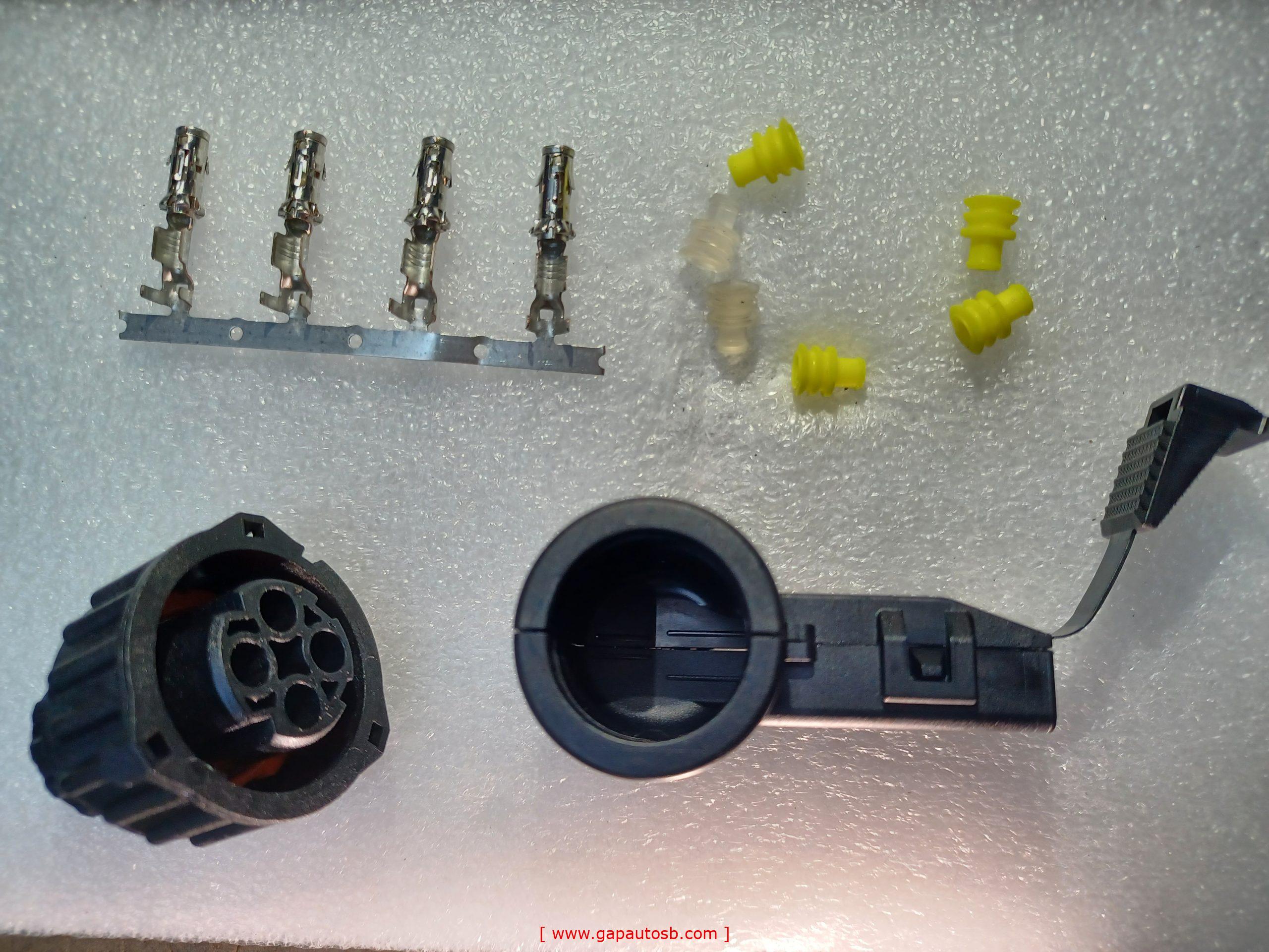 Universal Parts 10 6T968968 AUTO PARTS LAMP SOCKET 4 PIN