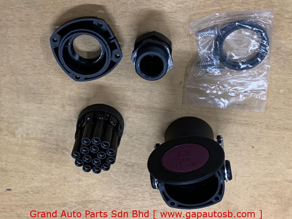 Universal Parts 9 241010 – 15 PIN PLUG ADR