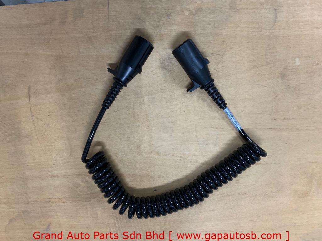 Universal Parts 5 6611246/611176 – 7 PIN ELECTRICAL CABLE PLUG 24V PU N TYPE FOR LAMP BLACK