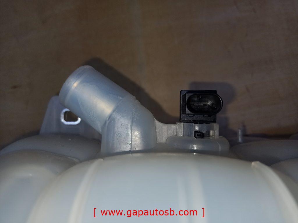 21883433 22430043 VOLVO FH4 EXPANSION TANK WITH SENSOR 3 IMG20230228183353