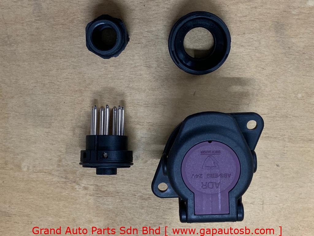 Universal Parts 1 61141070/141070 EBS 7 PIN SOCKET ADR