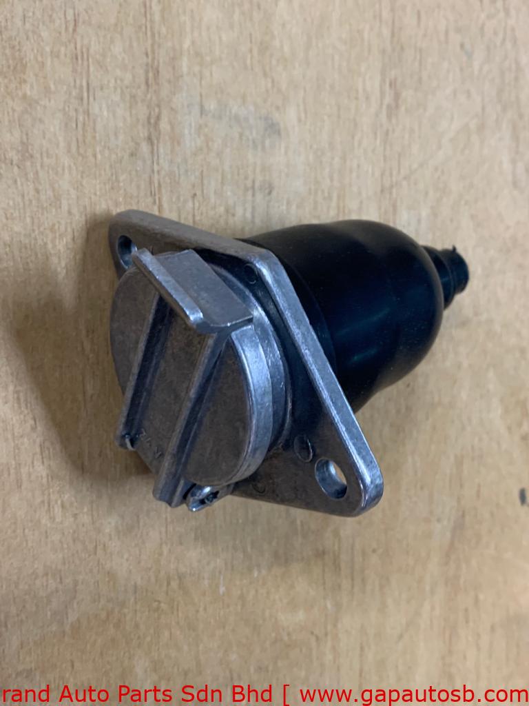 Universal Parts 8 600021 – 7 PIN SOCKET 24V S TYPE WHITE