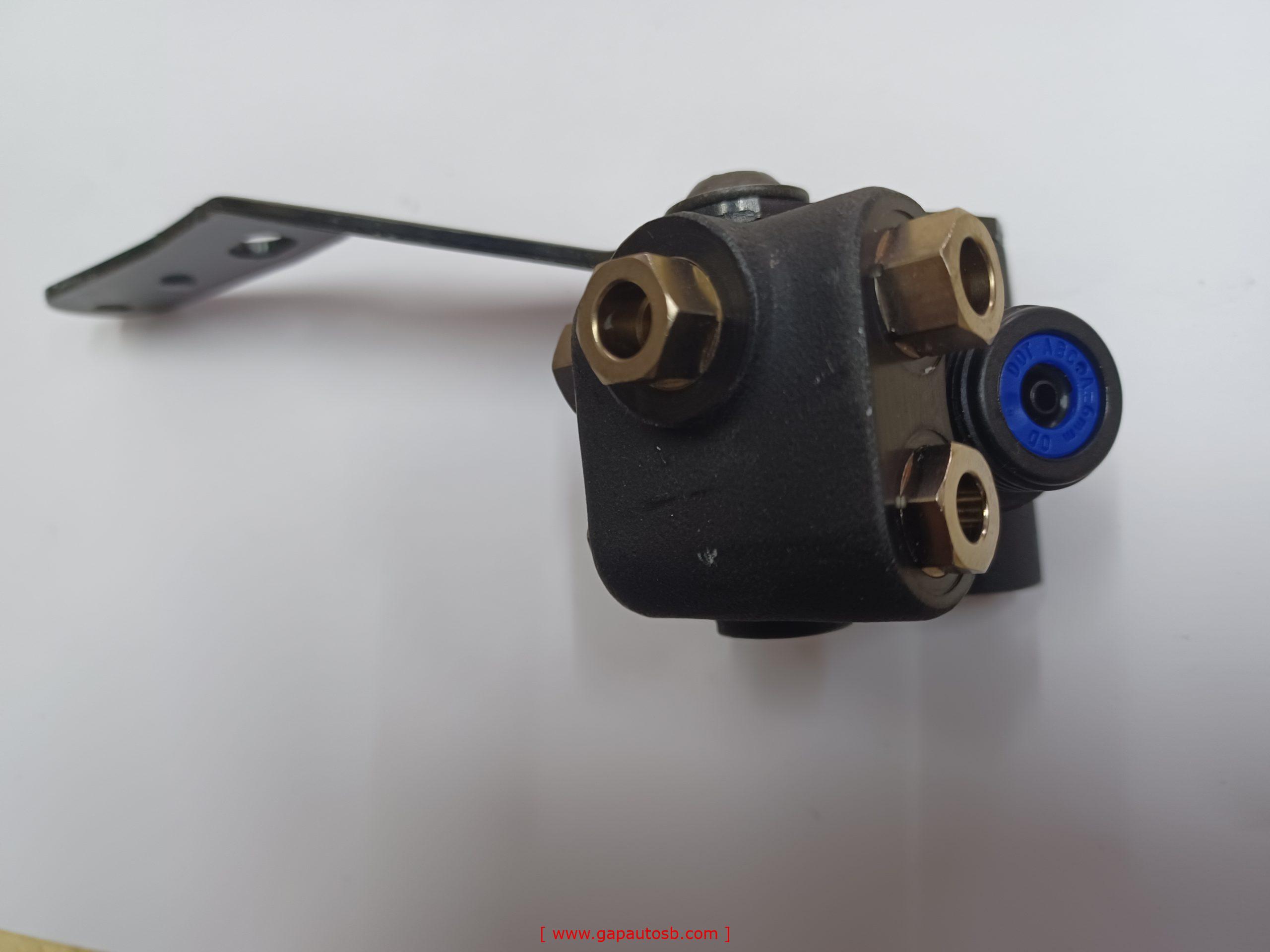 21882846 VOLVO FH4 CABIN PIPE CONNECTION BLOCK GENUINE