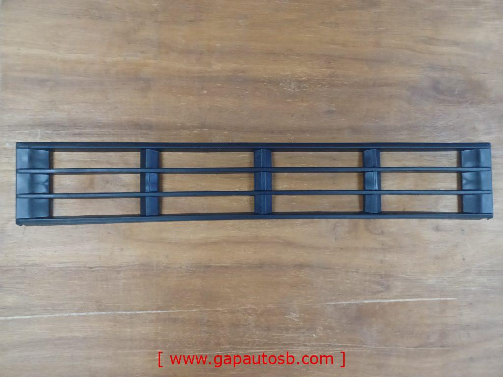 82063513 VOLVO FM13 FRONT UPPER MIDDLE GRILLE GARNISH 1 20230317 154054
