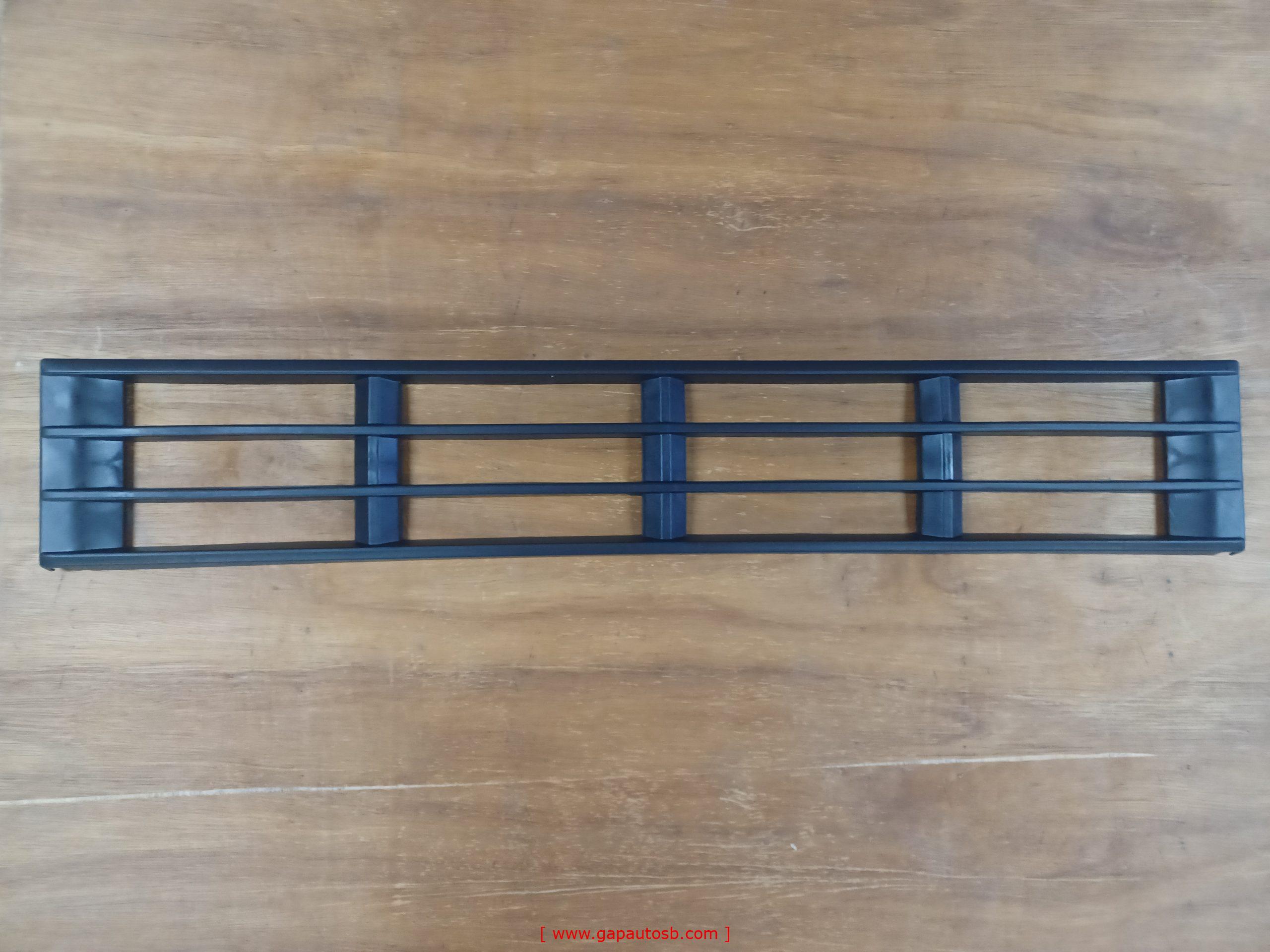 82063513 VOLVO FM13 FRONT UPPER MIDDLE GRILLE GARNISH