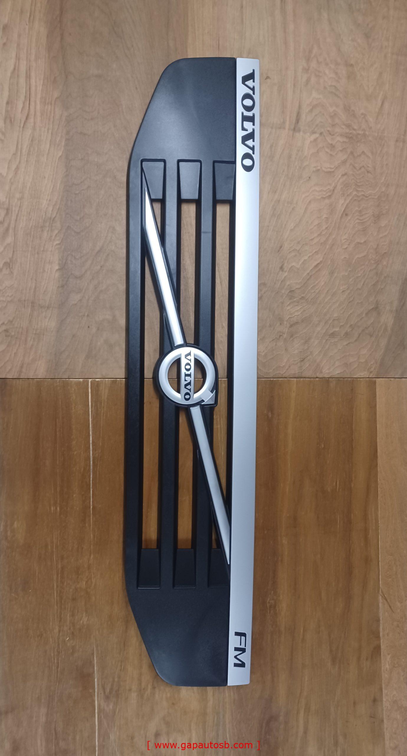 82309886 VOLVO FM11 FM13 TOP CENTER GRILLE INSIDE WITH LOGO