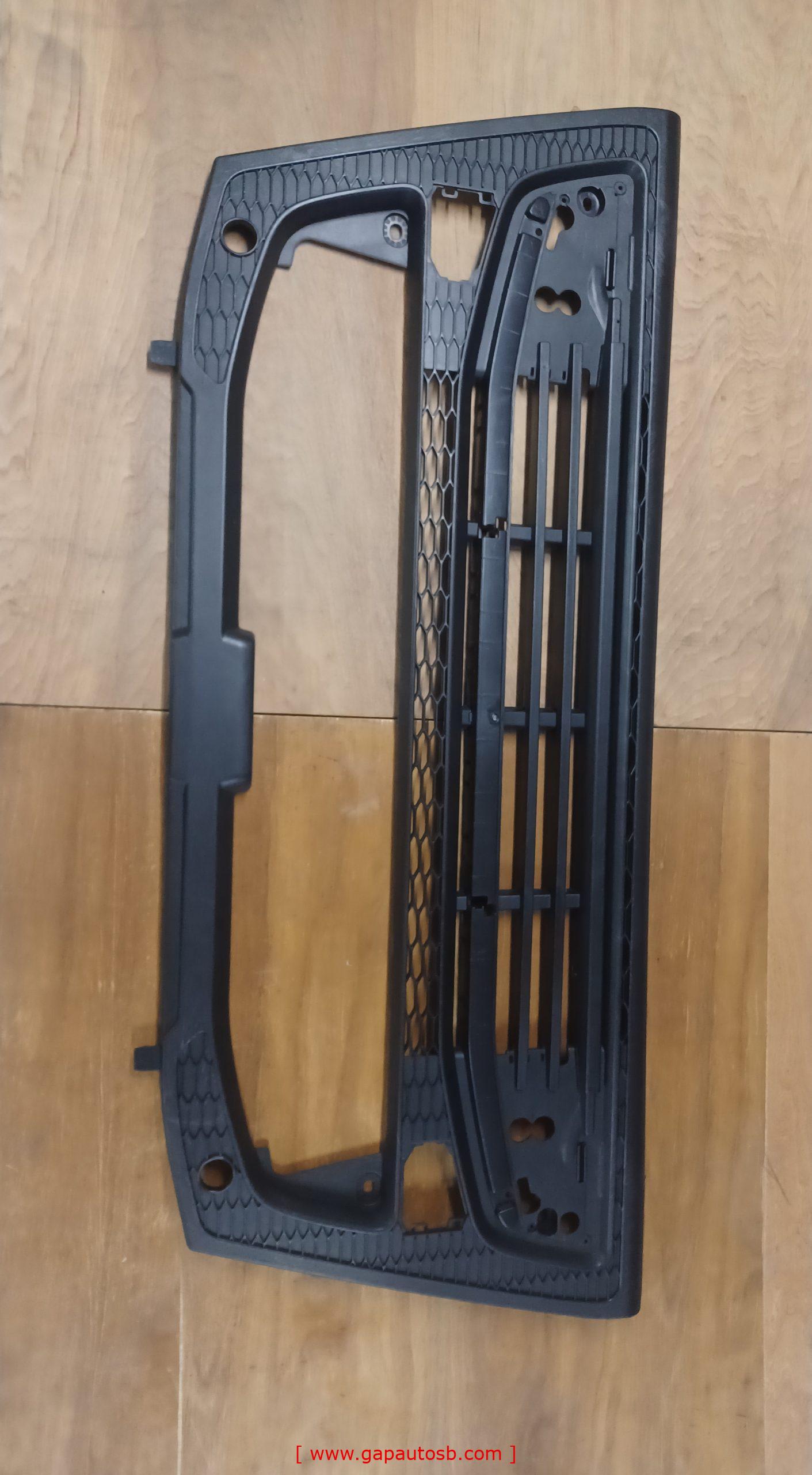 82491903 VOLVO FH4 LOWER GRILLE CENTER LOW