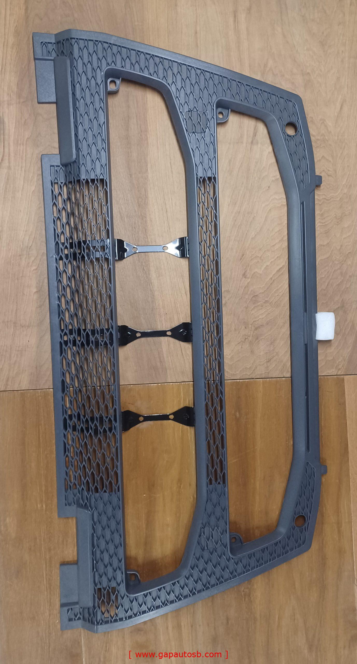 84086799 VOLVO FM4 LOWER GRILLE CENTER LOW