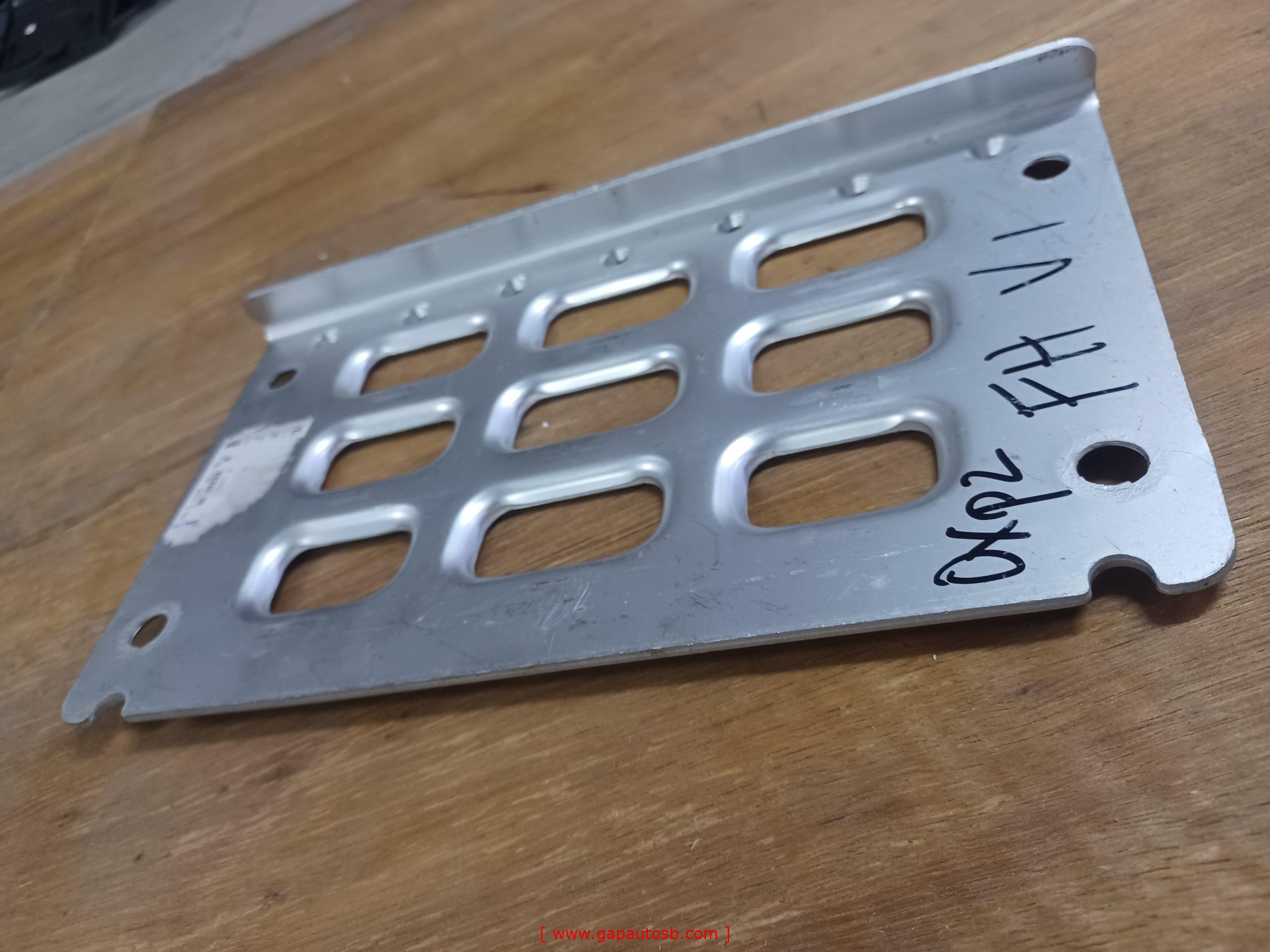 20379437 VOLVO FH12 FH16 LOWER FOOT STEP IRON