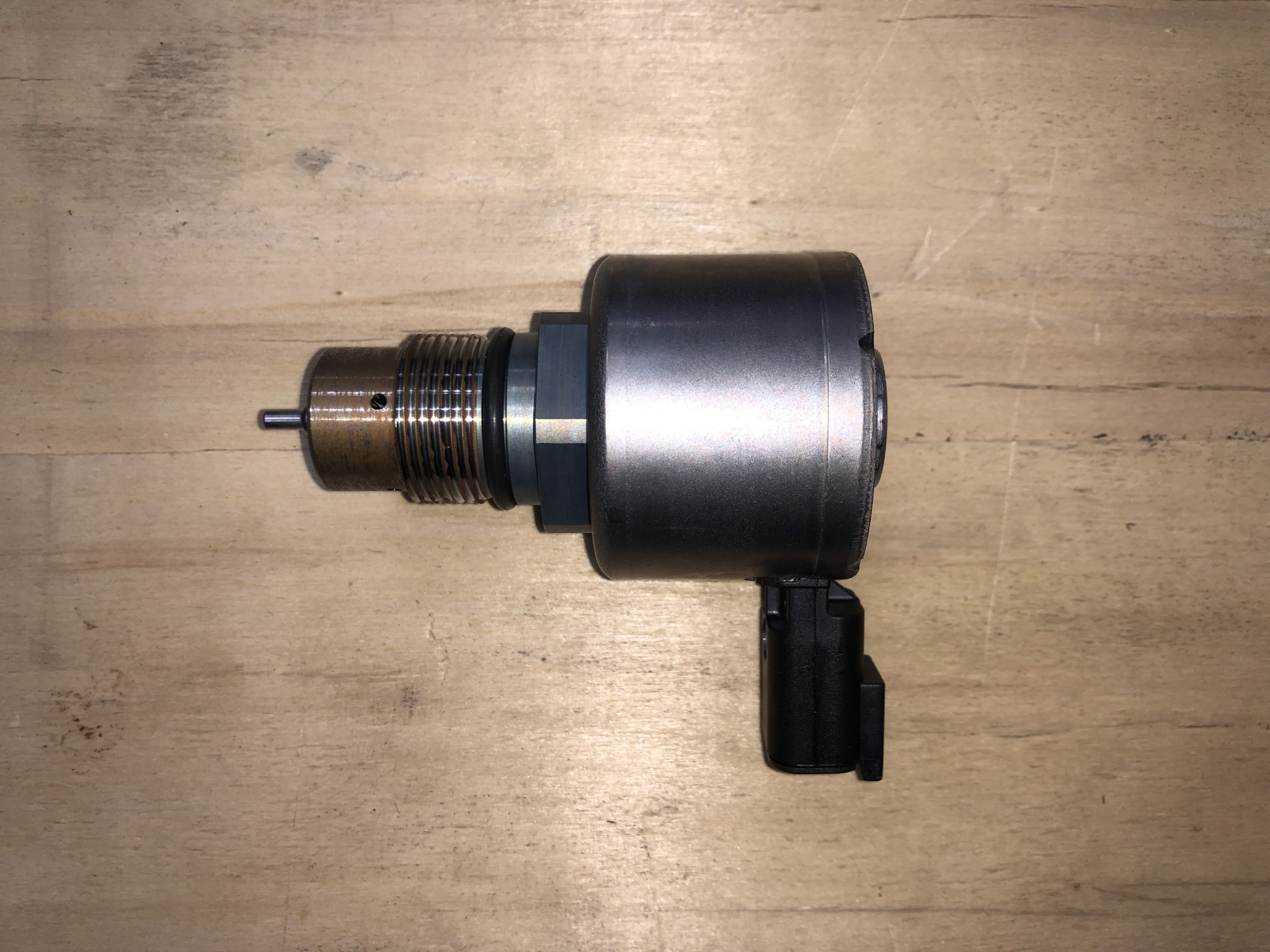 22720232 VOLVO FM4 D11K FUEL RAIL SENSOR GENUINE » Grand Auto Parts Sdn Bhd