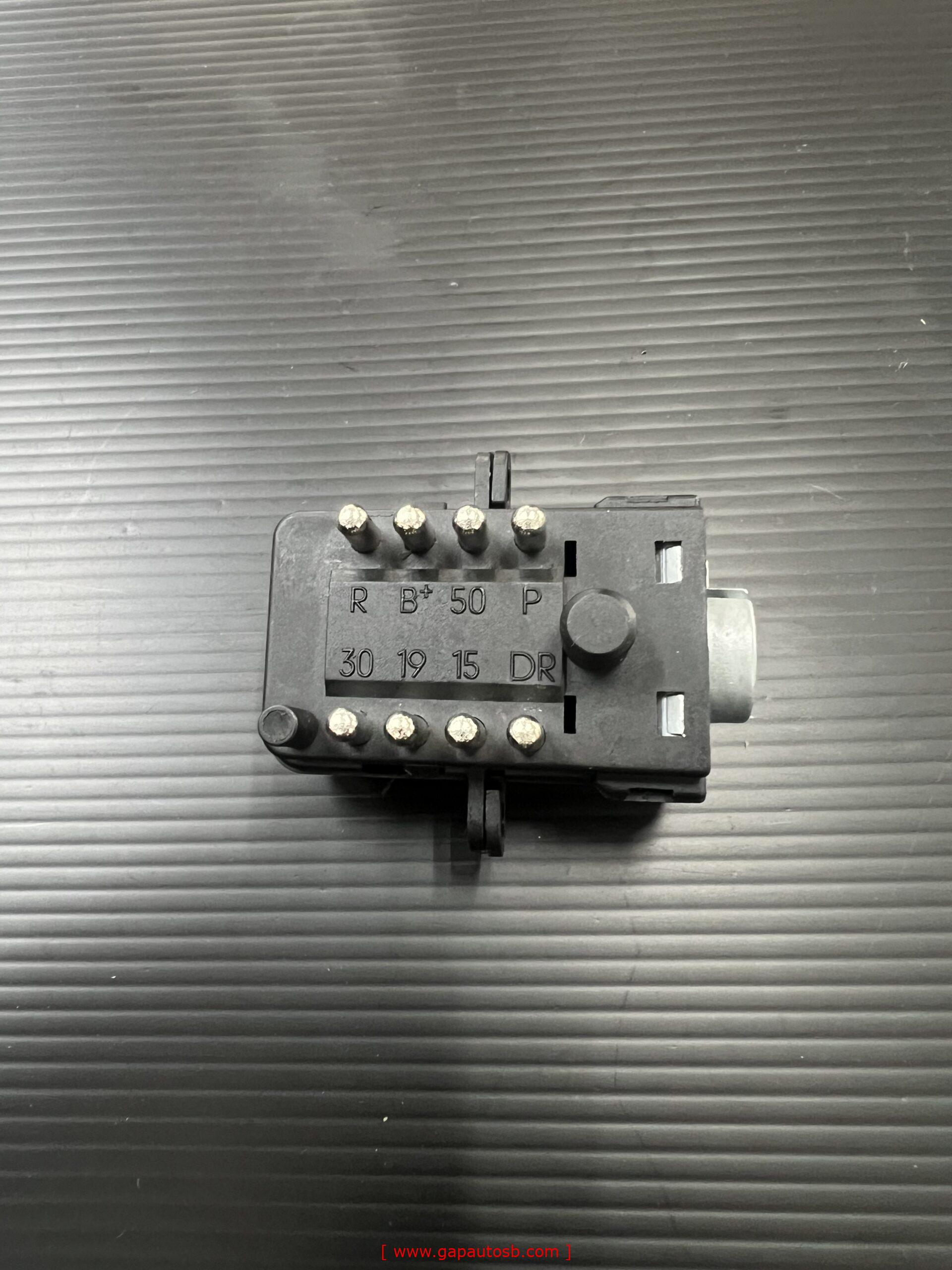 FL10 IGNITION KEY SWITCH 8PIN 8159904