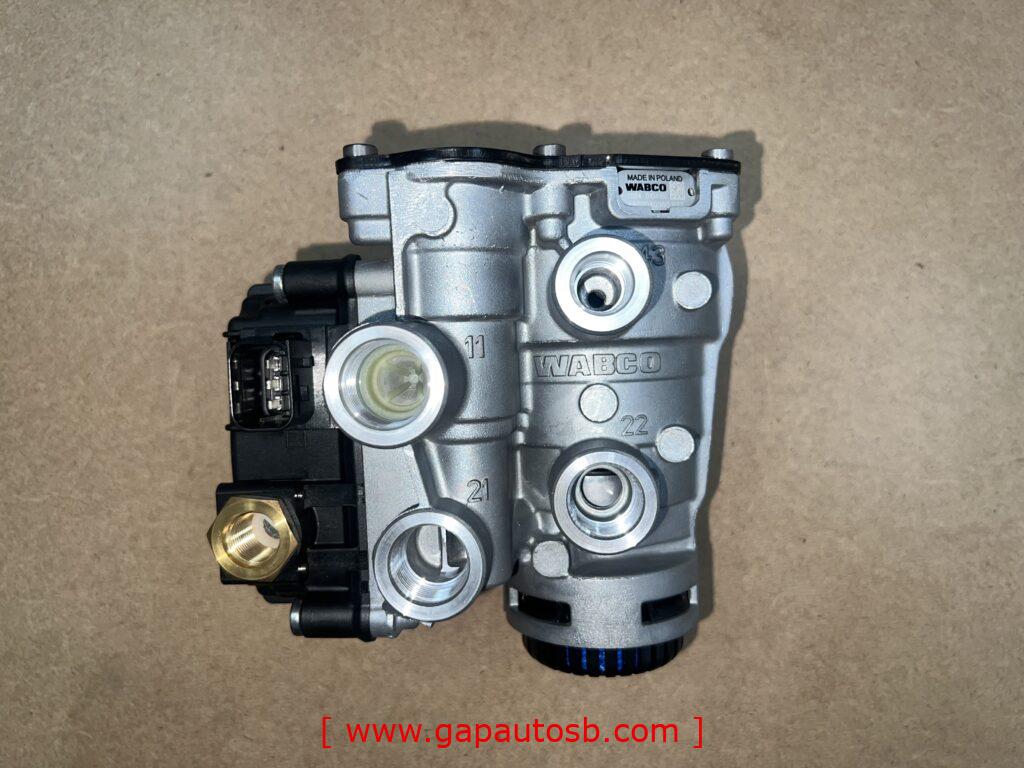 Mercedes Actros MP5 TRAILER CONTROL VALVE 3PIN BIG 4PIN SMALL 4802040300 1 IMG 0488