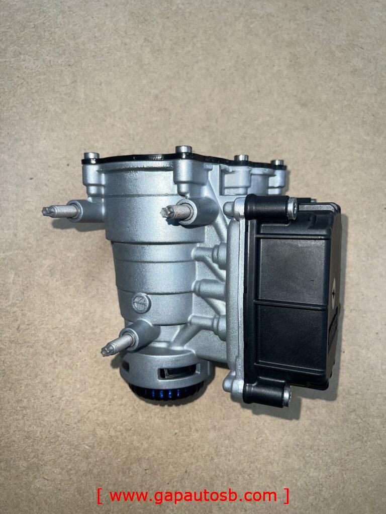 Mercedes Actros MP5 TRAILER CONTROL VALVE 3PIN BIG 4PIN SMALL 4802040300 4 IMG 0492