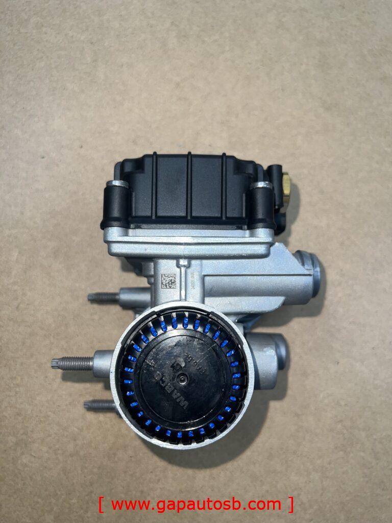 Mercedes Actros MP5 TRAILER CONTROL VALVE 3PIN BIG 4PIN SMALL 4802040300 5 IMG 0493