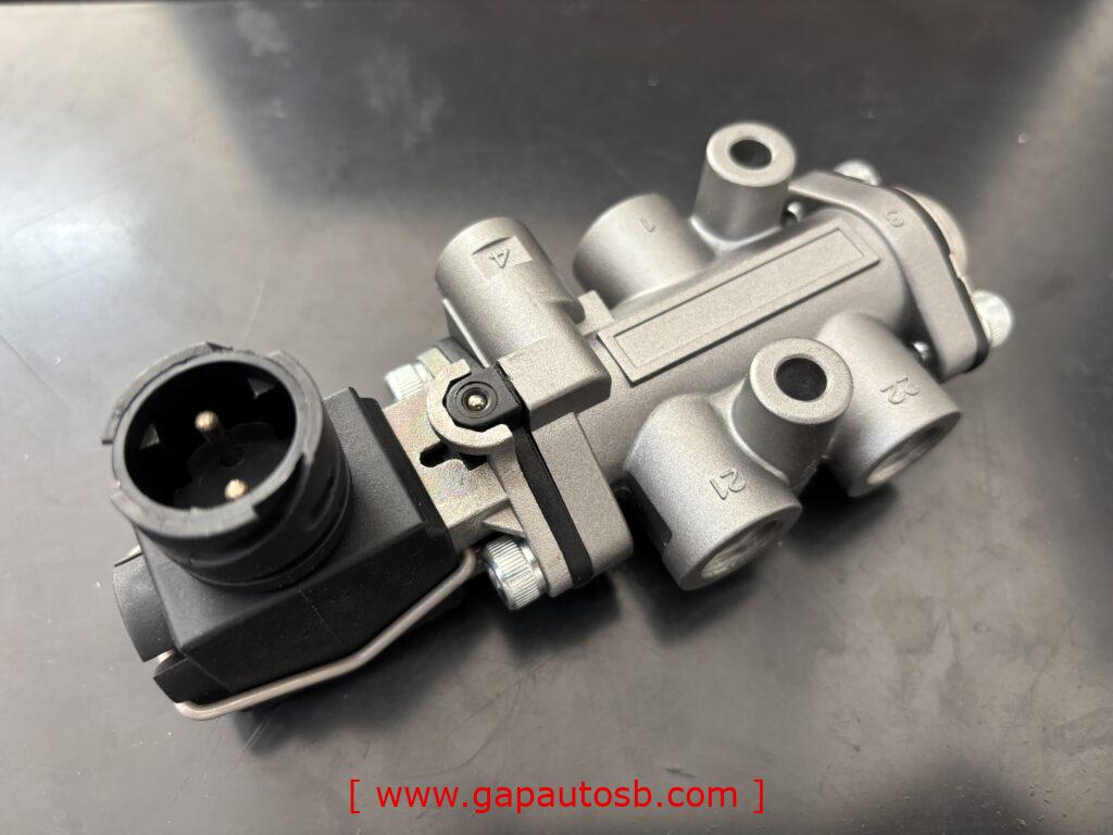 Daf hi low solenoid switch 2pin dt 5.52001/1457276 1 IMG 8053