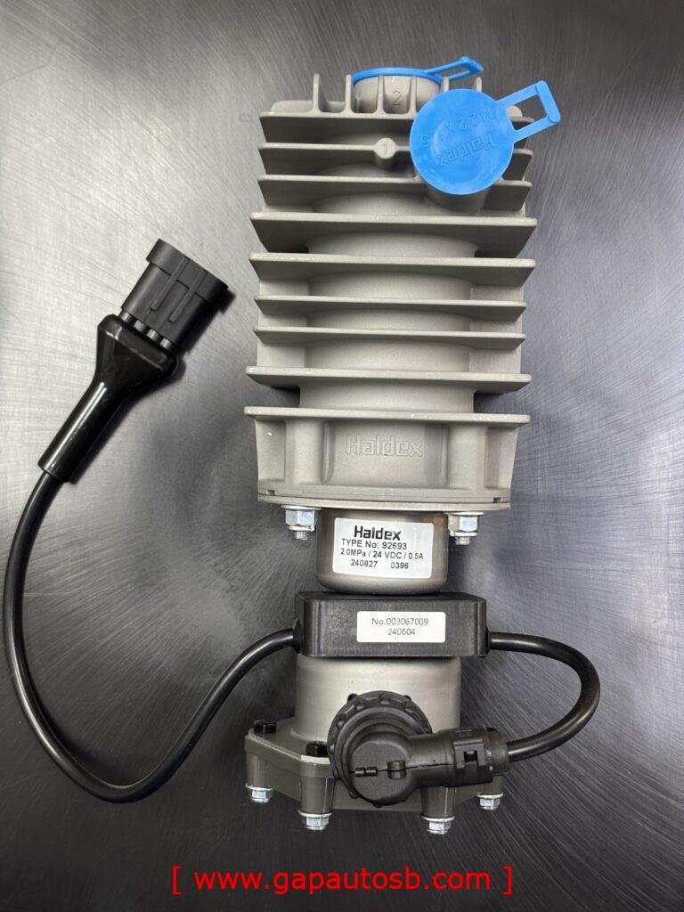 Haldex air condensor oil seperator assy 92693 1 IMG 4297 1