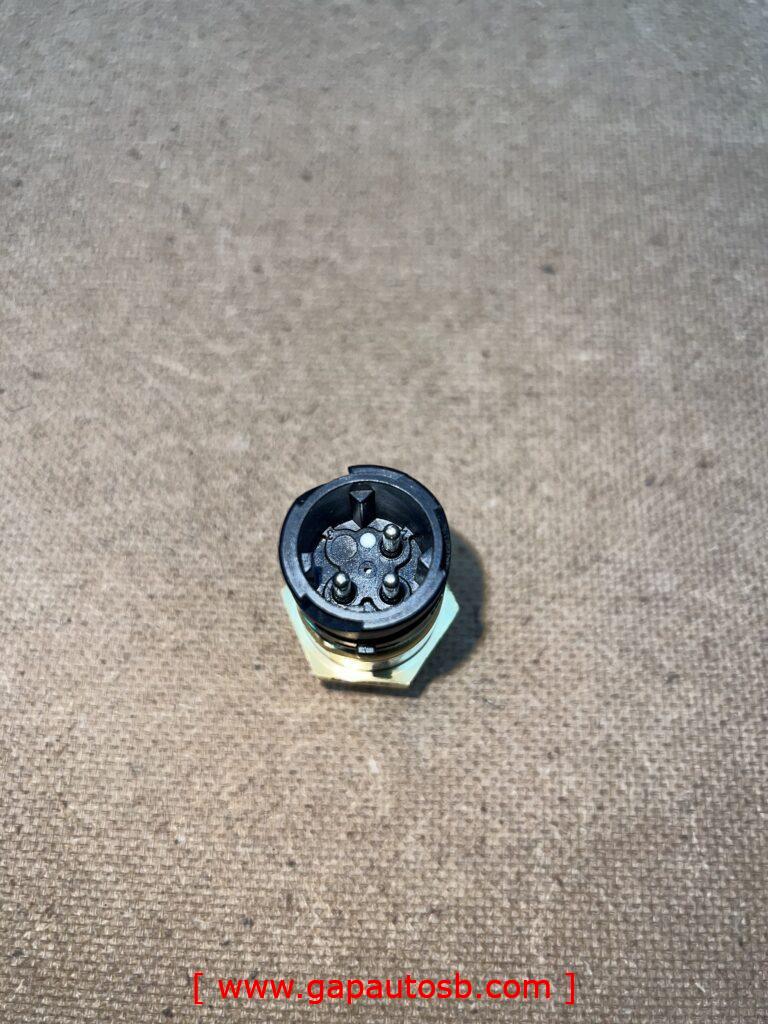 VOLVO FM12 AIR BELOW SENSOR 3pin 20803650 2 IMG 6124