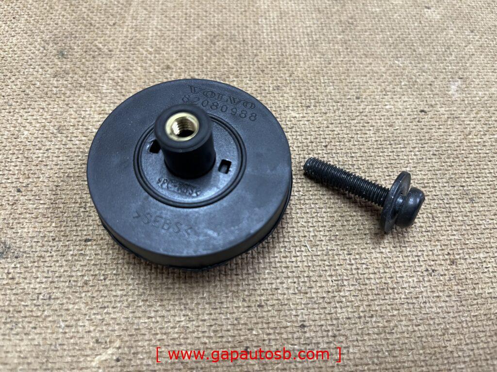 VOLVO FH4 cabin glass screen emblem with bolt genuine 82080988 / 994798 1 IMG 9268