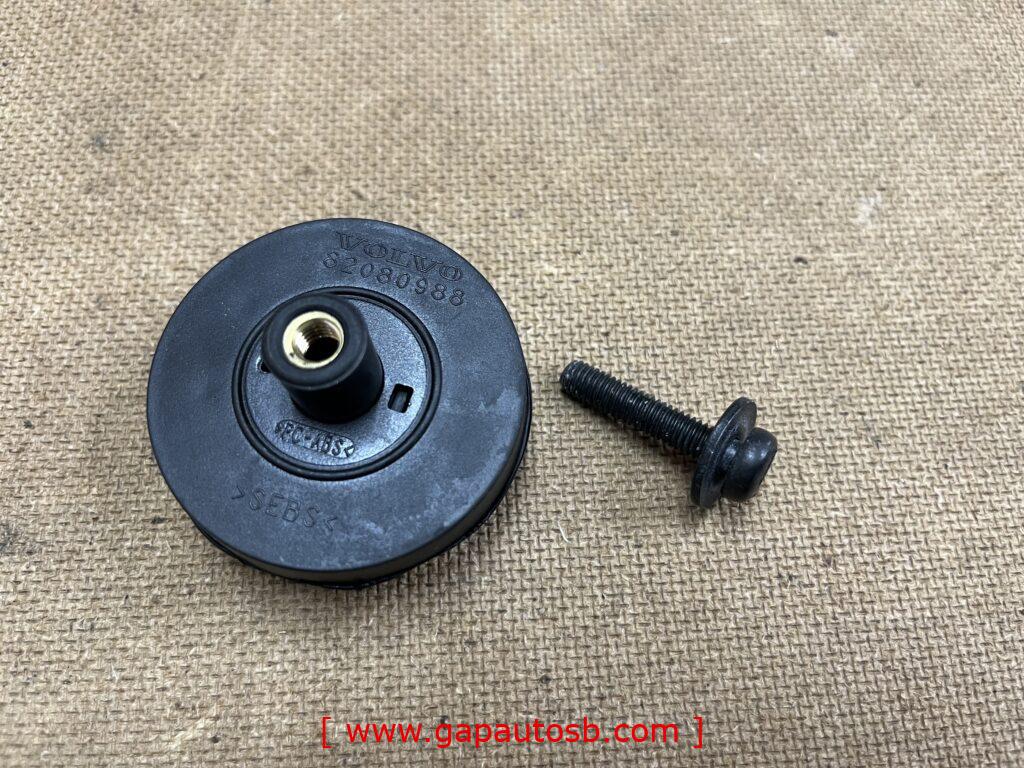 VOLVO FH4 cabin glass screen emblem with bolt genuine 82080988 / 994798 2 IMG 9269